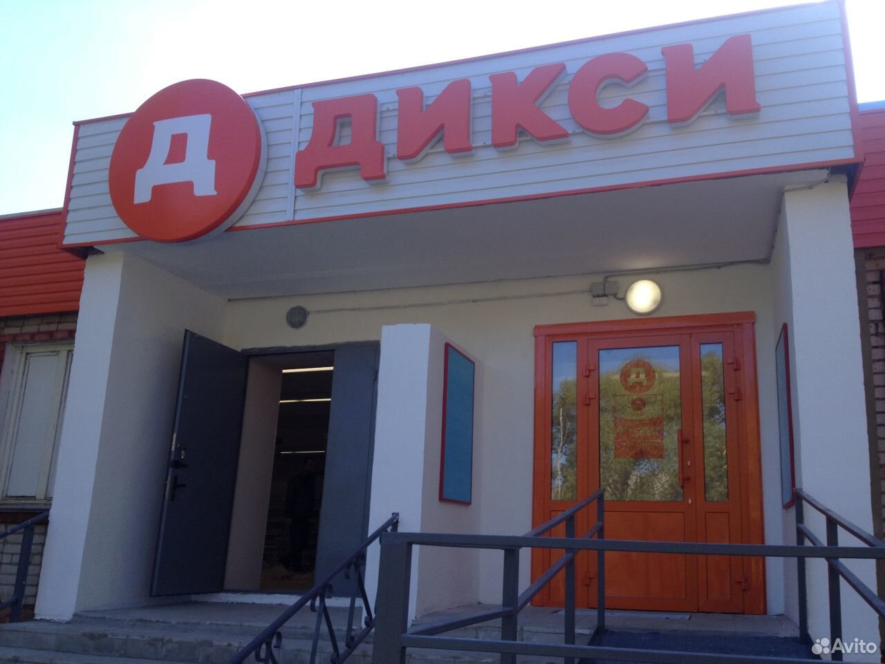 Дикси аренда. Медцентр возле Дикси. Дикси здание. Рузаевка Дикси магазин. Болотова 69 Дикси магазин.