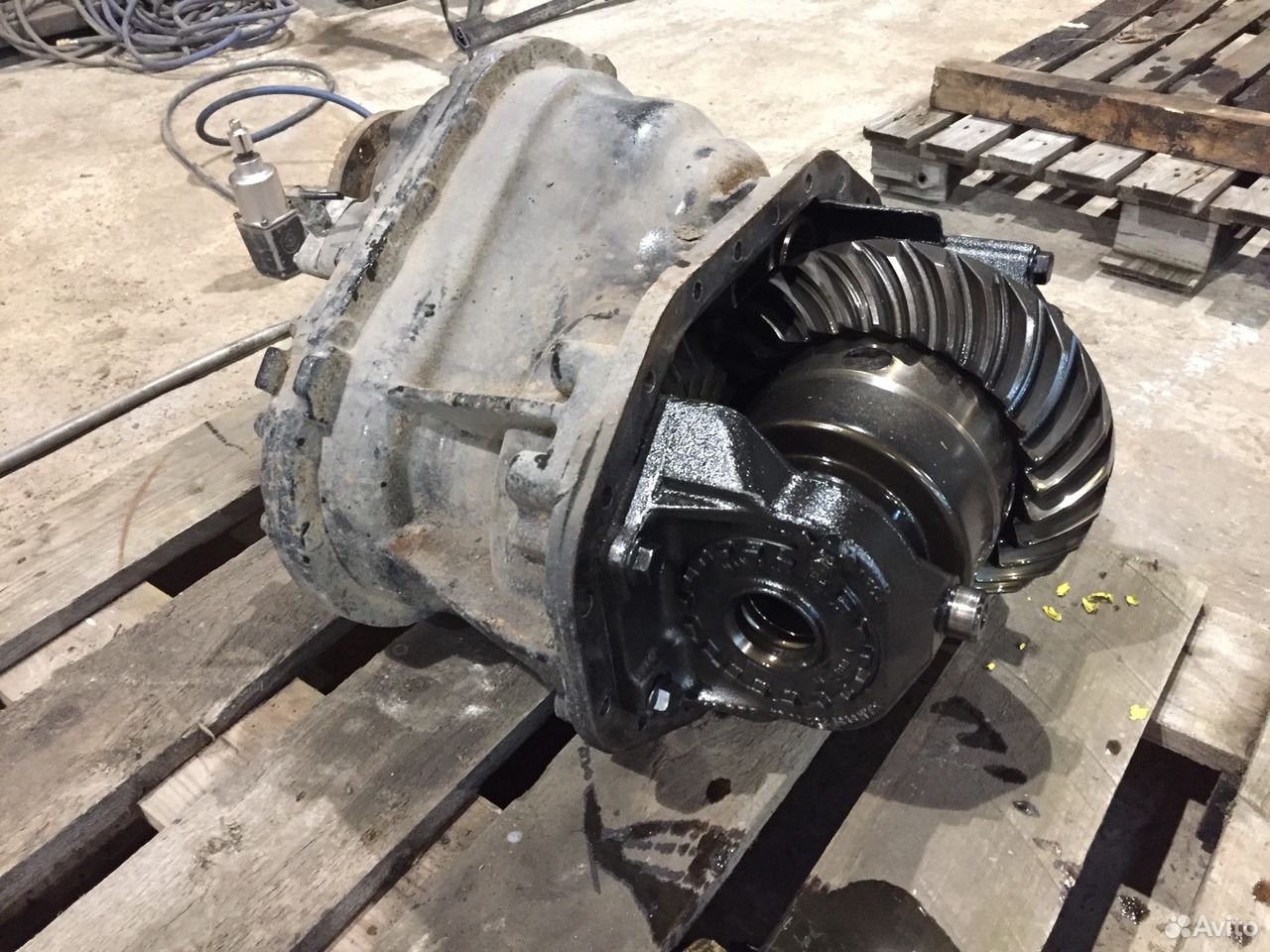 редуктор проходной. редуктор проходной. проходной редуктор мерседес актрос 29/24. редуктор среднего моста скания rbp835. ивеко траккер 6х6 450 средний мост.