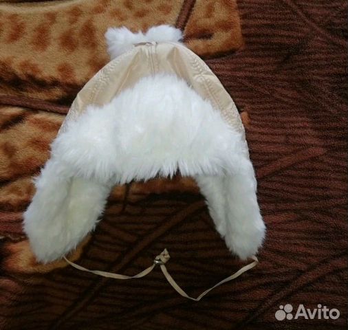 Продаются Шапки зимние 2 штуки, бордовая и кремова