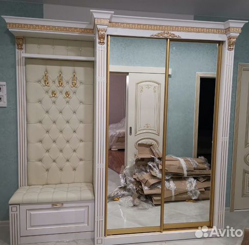 Прихожая со шкафом в классическом стиле