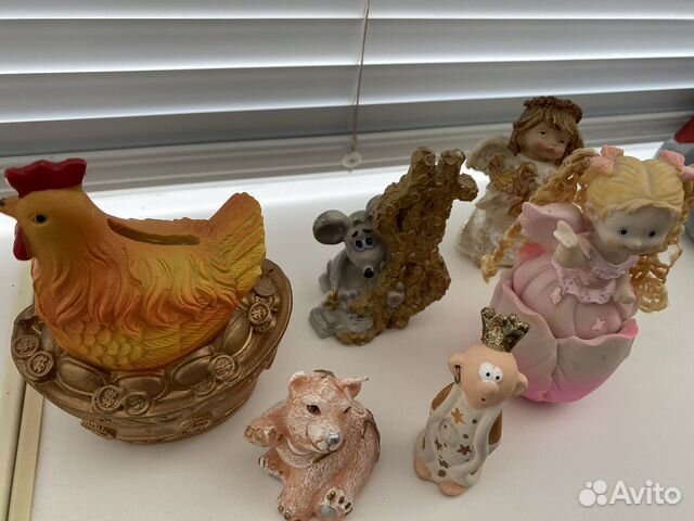 Фигурки, свеча, копилка