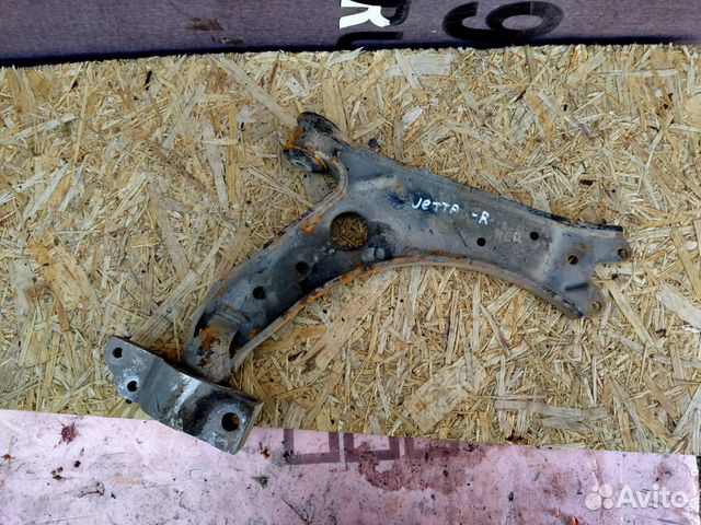 Рычаг передний правый Volkswagen Jetta
