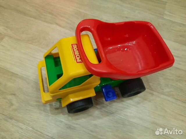 Автомобиль-самосвал 