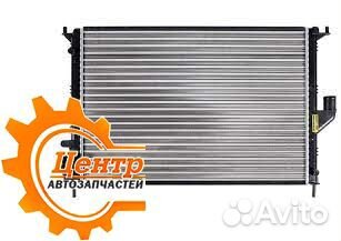 Радиатор охлаждения Renault Sandero с 2008