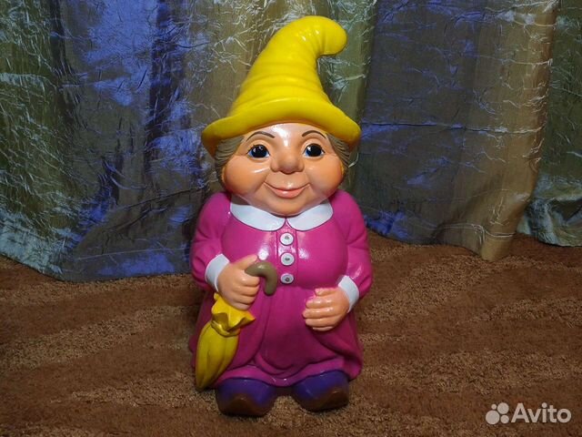 Садовая фигура Гномушка в красном