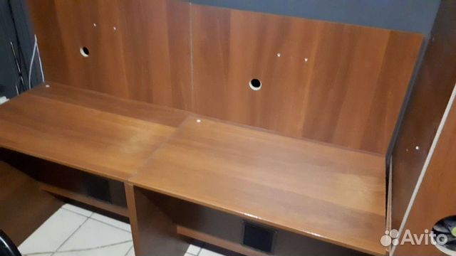 Компьютерный стол с внутренним расположением систе