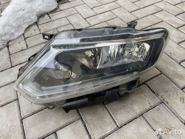 Фара Nissan X-Trail T32 левая