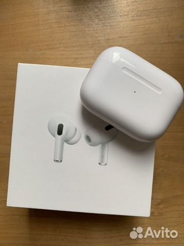 Наушники и кейс earpods