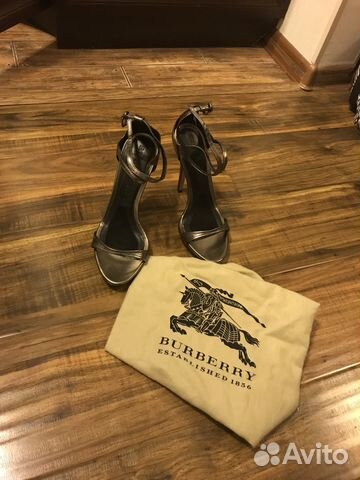 Босоножки Burberry новые оригинал серебряные Босоножки Burberry новые оригинал серебряные