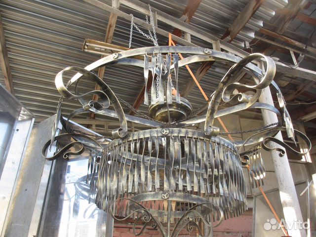 Остались кованные люстры