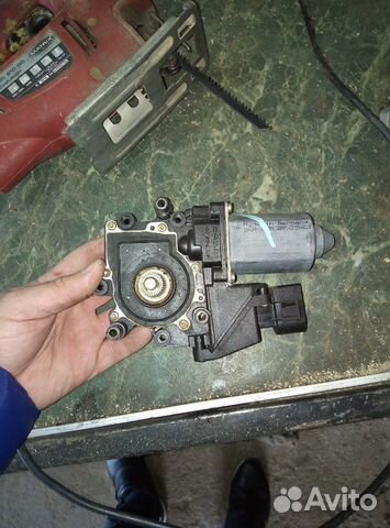 Моторчик в дверь переднюю левую Ауди А4 В5