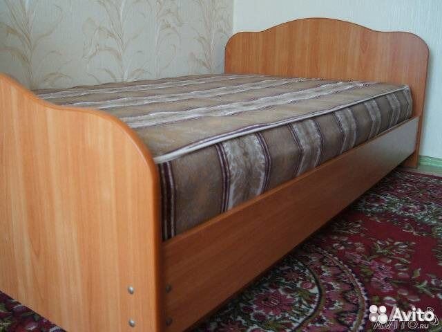 Авито кровать односпальная б у. Односпальная кровать б/у. Кровать б 1. Кровати 1.5 спальные в Черемхово. Авито кровати односпальные.