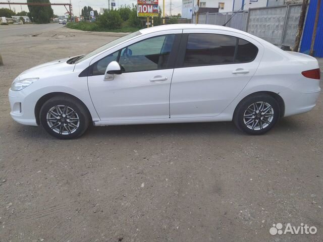 Peugeot 408 1.6 МТ, 2013, битый, 247 000 км