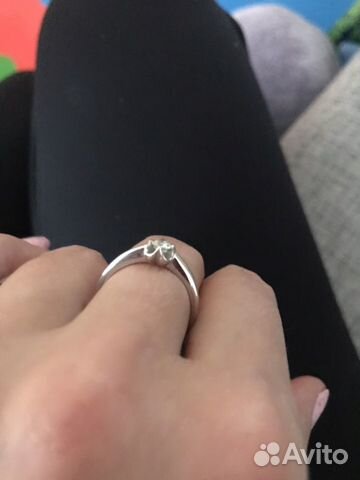 Золотое кольцо с бриллиантом Золотое кольцо с бриллиантом