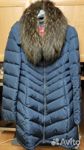 Пуховик женский с капюшоном и натуральным мехом