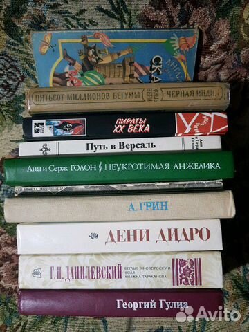 Книги в количестве 30 шт
