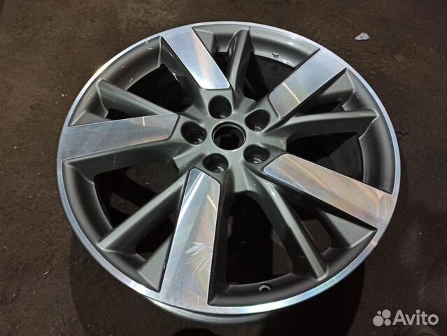 Nissan pathfinder диск R20 с царапиной 403003JA8C Nissan pathfinder диск R20 с царапиной 403003JA8C