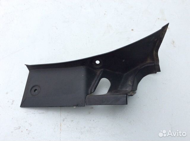 Накладка петли багажника левая Mercedes W251 R