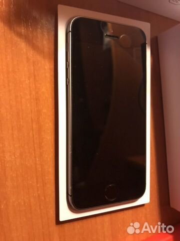 Телефон iPhone SE-32 Gb Телефон iPhone SE-32 Gb