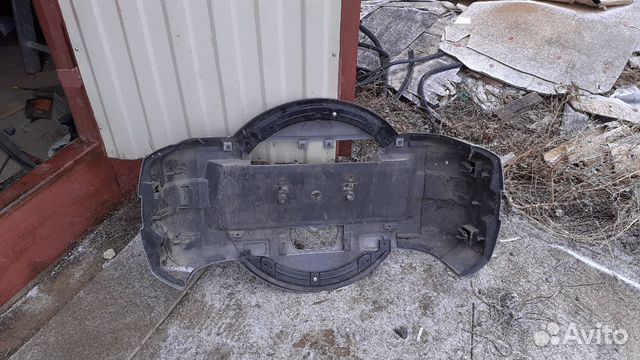 Mitsubishi Pajero 4 накладка запаски крышки багажн