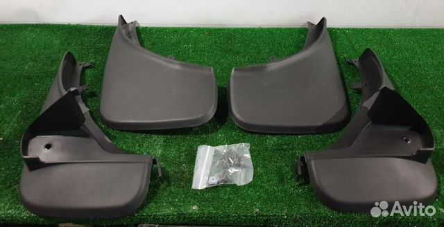 Брызговик передний левый RRV под стацион. подножк