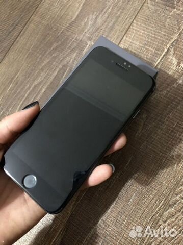 Телефон iPhone 8