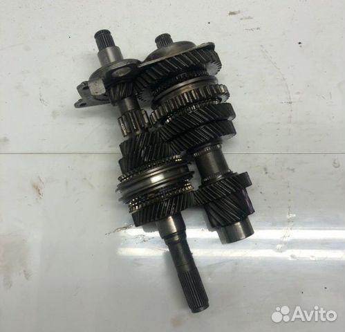 Вторичный вал коробки передач Volkswagen Passat