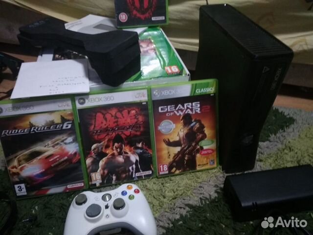 Xbox 360 с играми и коробкой Xbox 360 с играми и коробкой