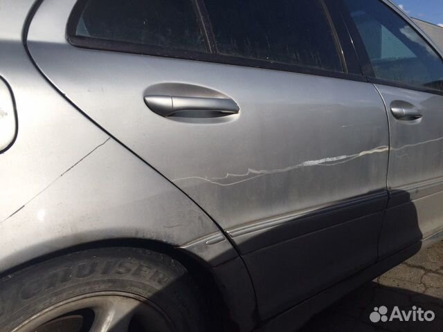 Дверь задняя правая на Mercedes Benz w203 Дверь задняя правая на Mercedes Benz w203