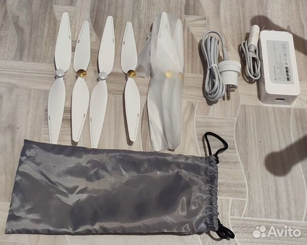 Квадрокоптер Xiaomi Mi Drone 4K с комплектом допов