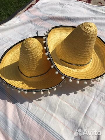 Шляпа сомбреро. Ожерелье из цветов