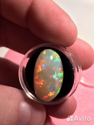 Редкий крупный кабошон опала 24.5 карат Редкий крупный кабошон опала 24.5 карат