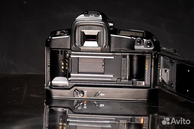 Зеркальный фотоаппарат Canon eos 3 Зеркальный фотоаппарат Canon eos 3