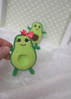 Вязаная игрушка Авокадо