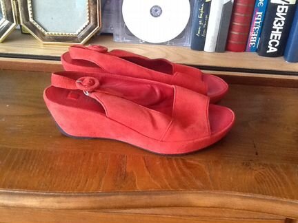 Новые босоножки 