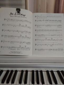 Ноты, гитара, сборник песен Joan Armatrading