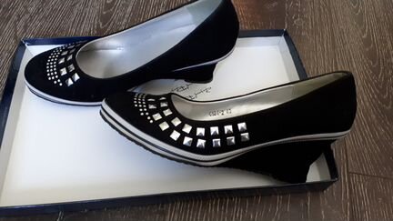 Туфли на танкетке