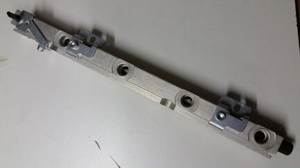 Рампа форсунок ваз-21120-1144010. Новая