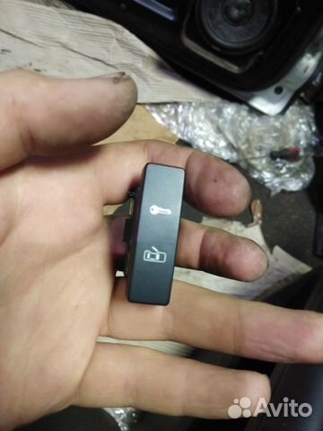 Кнопка открывания центрозамка Touareg 7L 2007г