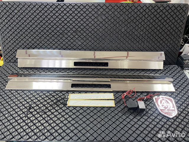 Накладки на пороги салона Mercedes CLK w208