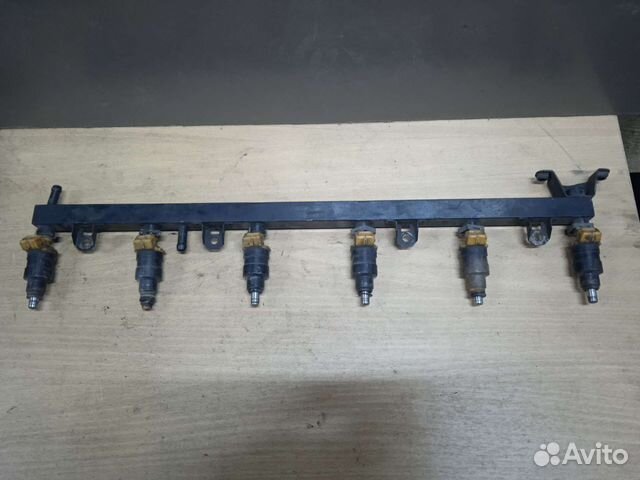 Топливная рампа с форсунками BMW 7 E32 бмв 7 E32