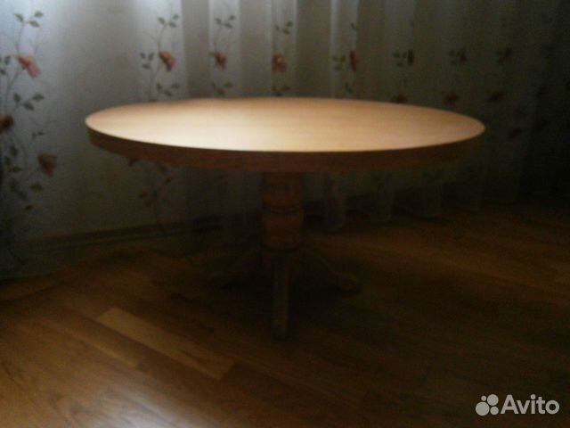 Столик журнальный из дерева