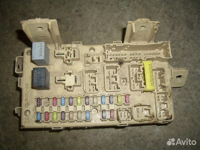 Блок предохранителей toyota Avensis II 2003-2008