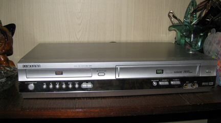 Проигрыватель видеокассет и DVD-дисков samsung