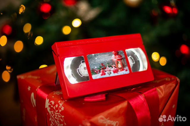 Светильник из VHS кассеты