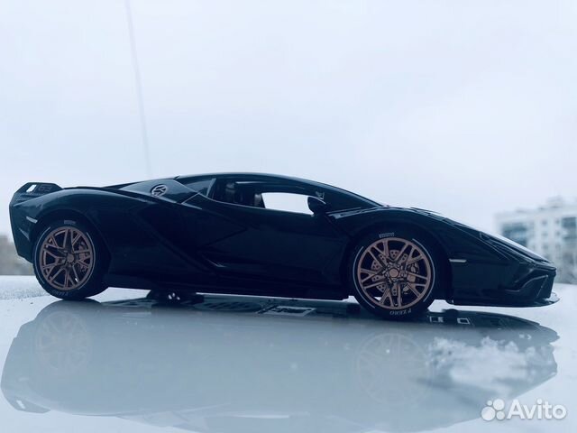 Модель металлической машинки Lamborgini Sian