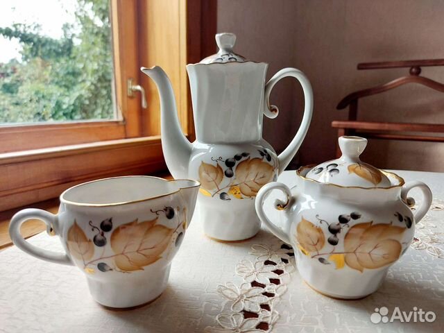 Блюдца молочник сахарница чайник