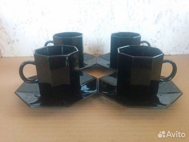 Чашки с блюдцами черное стекло Франция
