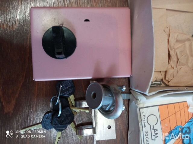 Замок дверной накладной новый