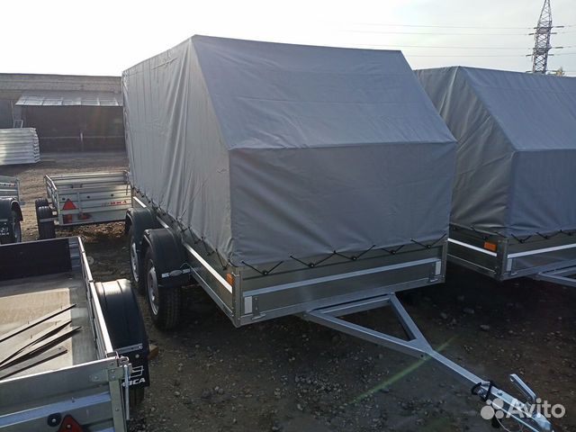 Двухосный легковой автоприцеп со скошенным тентом